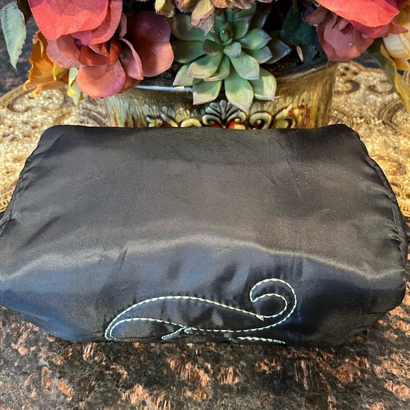 Black Travel Unisex Bag With Stitched Detail - Picture 4 of 12